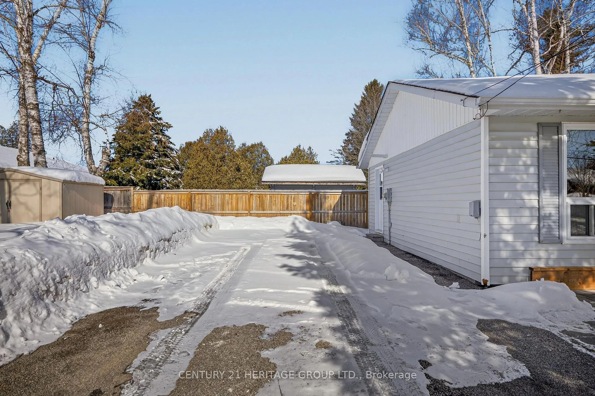 Photo 3 of 854 9th Line, Innisfil, Alcona — HOMEH