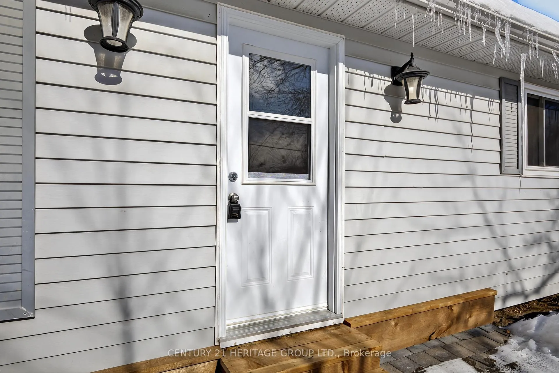 Photo 4 of 854 9th Line, Innisfil, Alcona — HOMEH