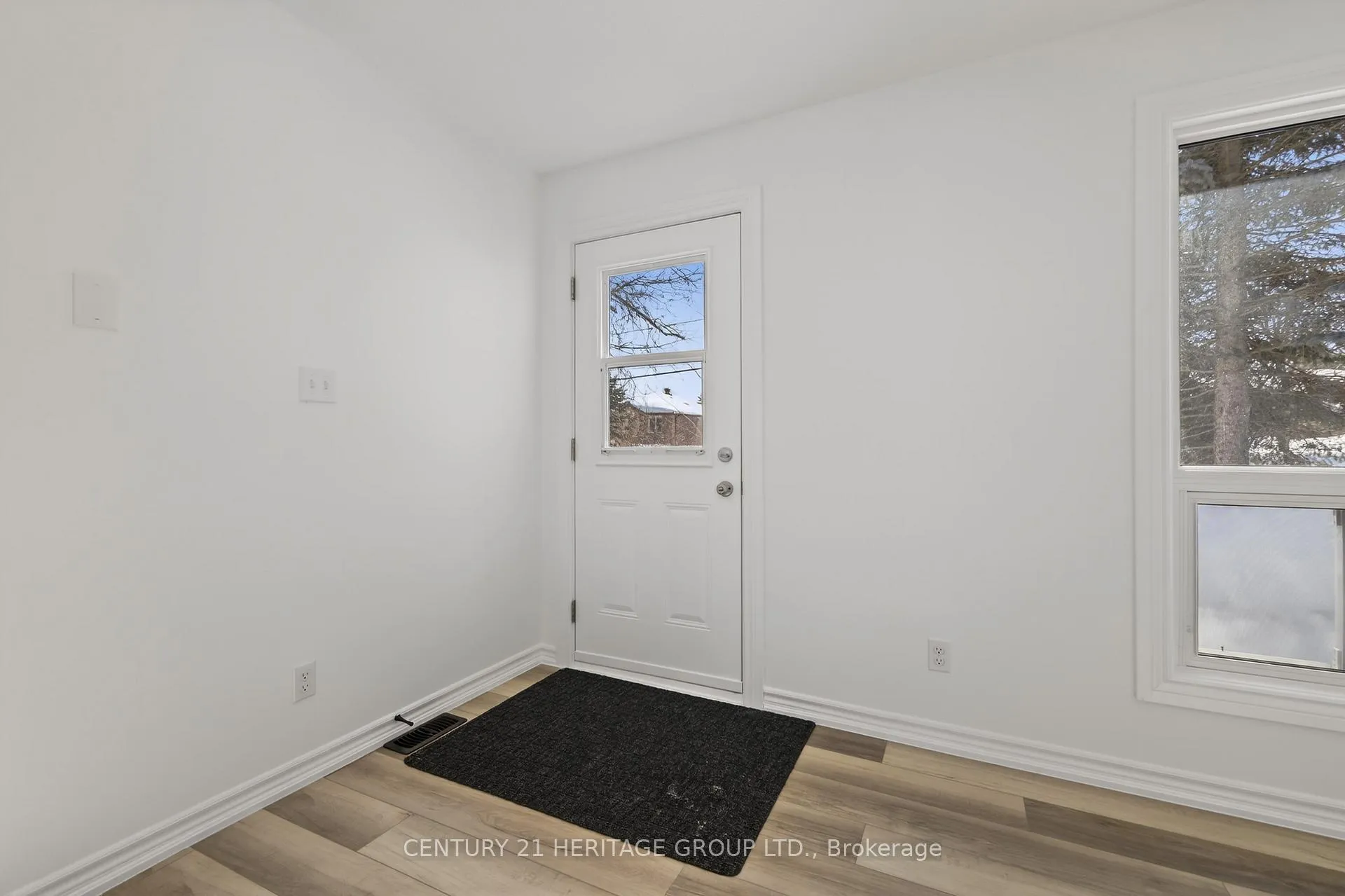 Photo 11 of 854 9th Line, Innisfil, Alcona — HOMEH