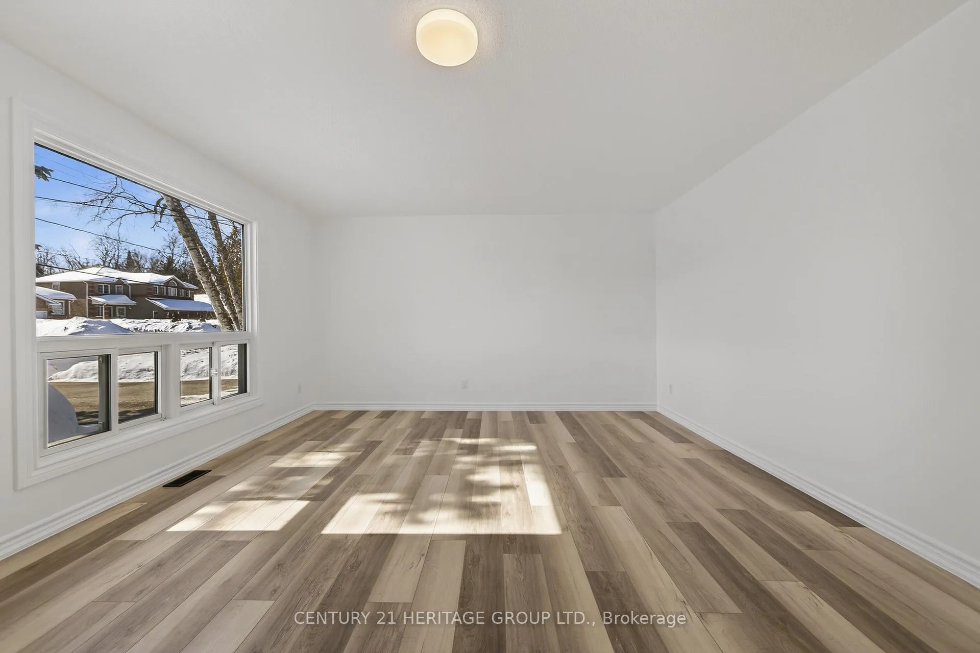 Photo 12 of 854 9th Line, Innisfil, Alcona — HOMEH