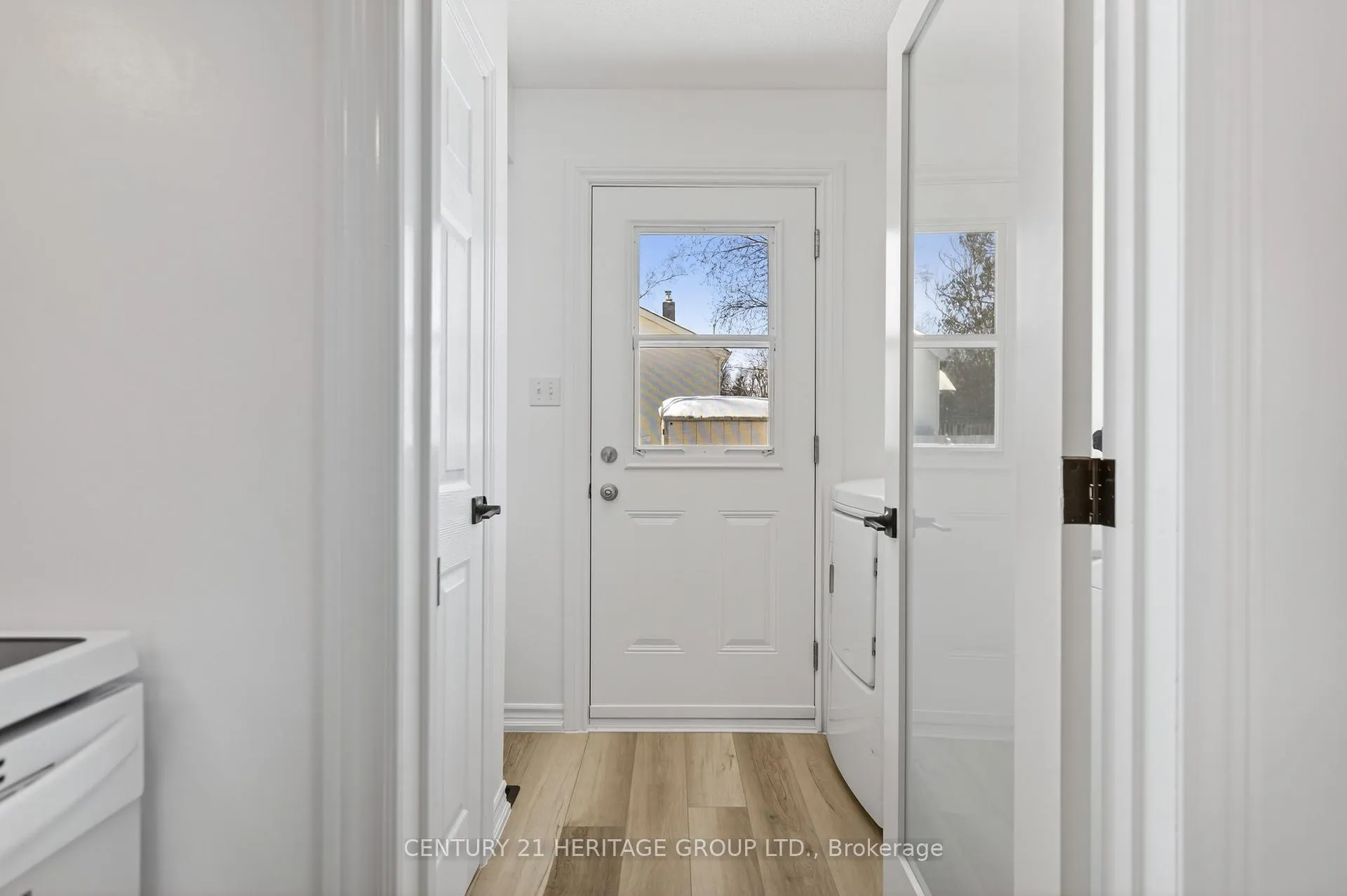 Photo 25 of 854 9th Line, Innisfil, Alcona — HOMEH