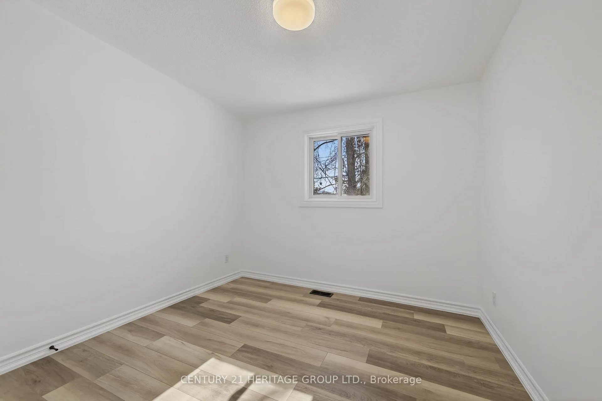 Photo 29 of 854 9th Line, Innisfil, Alcona — HOMEH