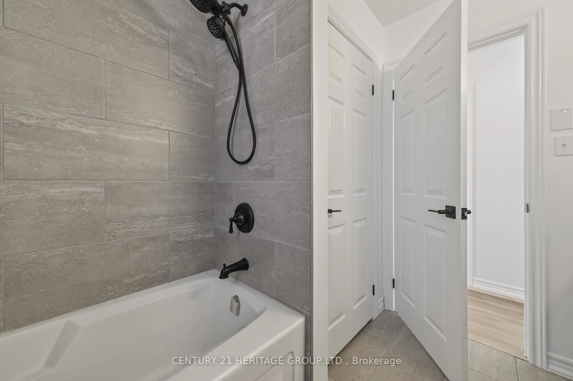 Photo 35 of 854 9th Line, Innisfil, Alcona — HOMEH