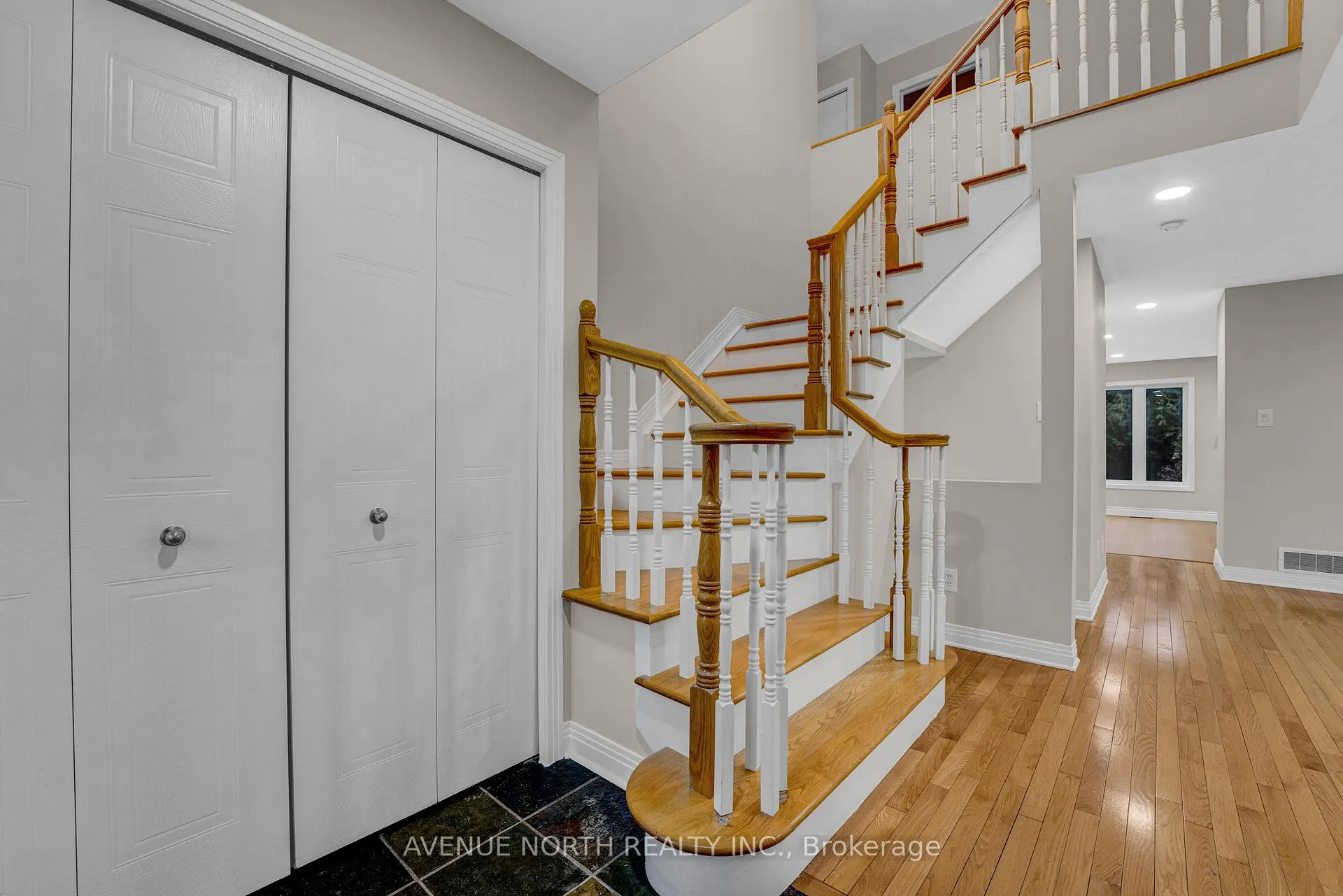 Photo 3 of 945 Cahill Drive W, Ottawa, Hunt Club — HOMEH