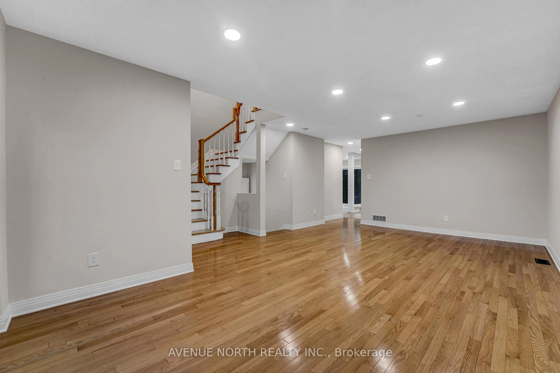 Photo 4 of 945 Cahill Drive W, Ottawa, Hunt Club — HOMEH
