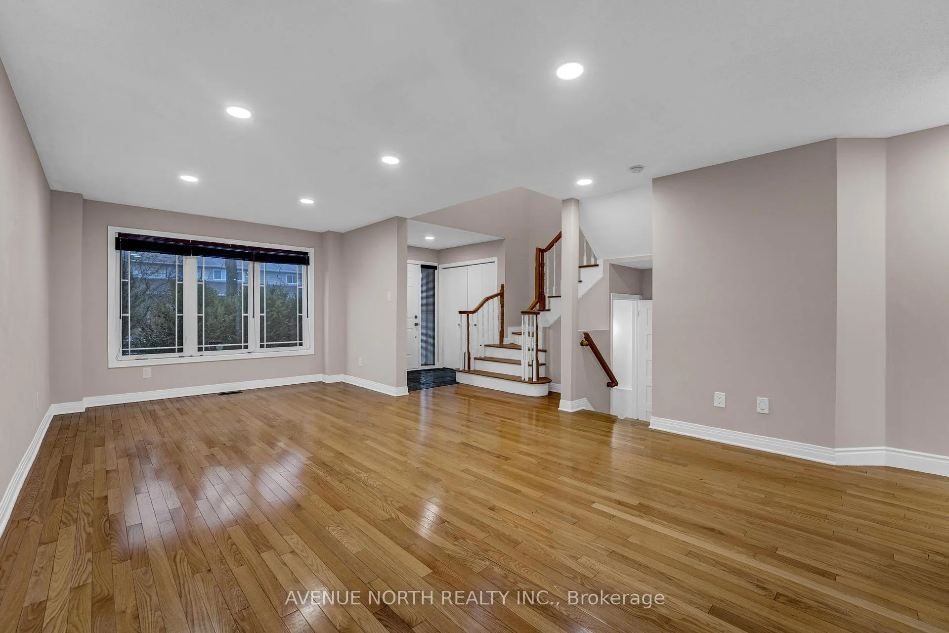 Photo 5 of 945 Cahill Drive W, Ottawa, Hunt Club — HOMEH