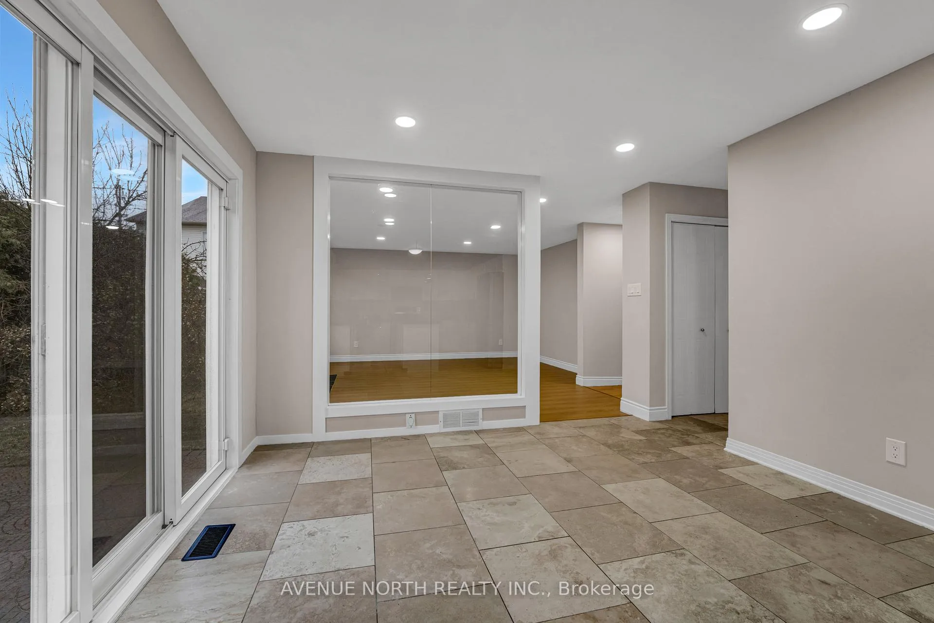 Photo 13 of 945 Cahill Drive W, Ottawa, Hunt Club — HOMEH