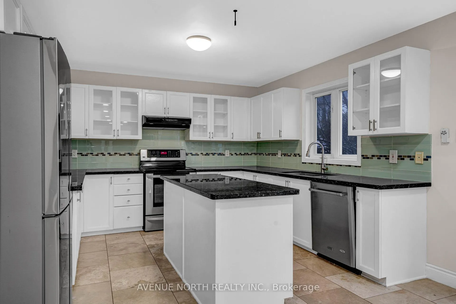 Photo 15 of 945 Cahill Drive W, Ottawa, Hunt Club — HOMEH