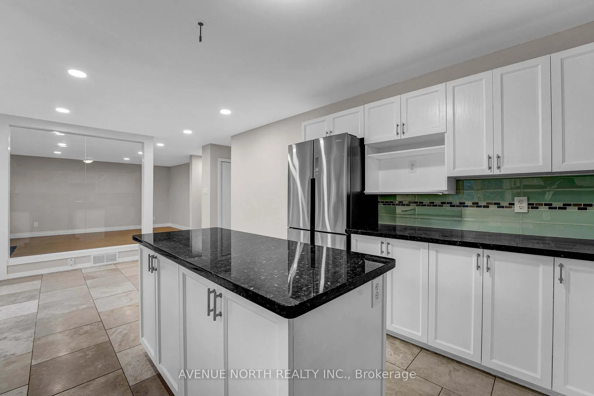 Photo 17 of 945 Cahill Drive W, Ottawa, Hunt Club — HOMEH