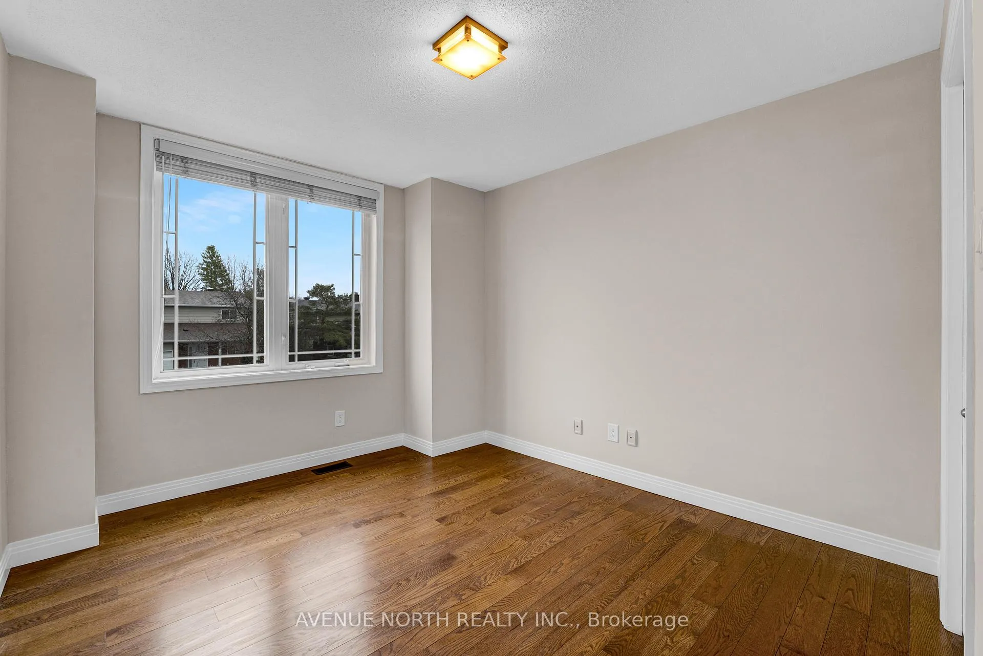 Photo 32 of 945 Cahill Drive W, Ottawa, Hunt Club — HOMEH