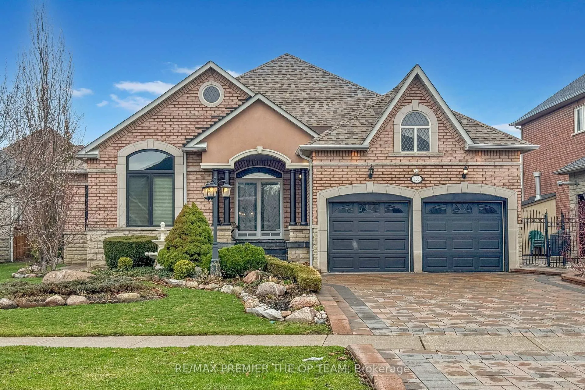 Photo 2 of 165 Novaview Crescent, Vaughan, East Woodbridge — HOMEH