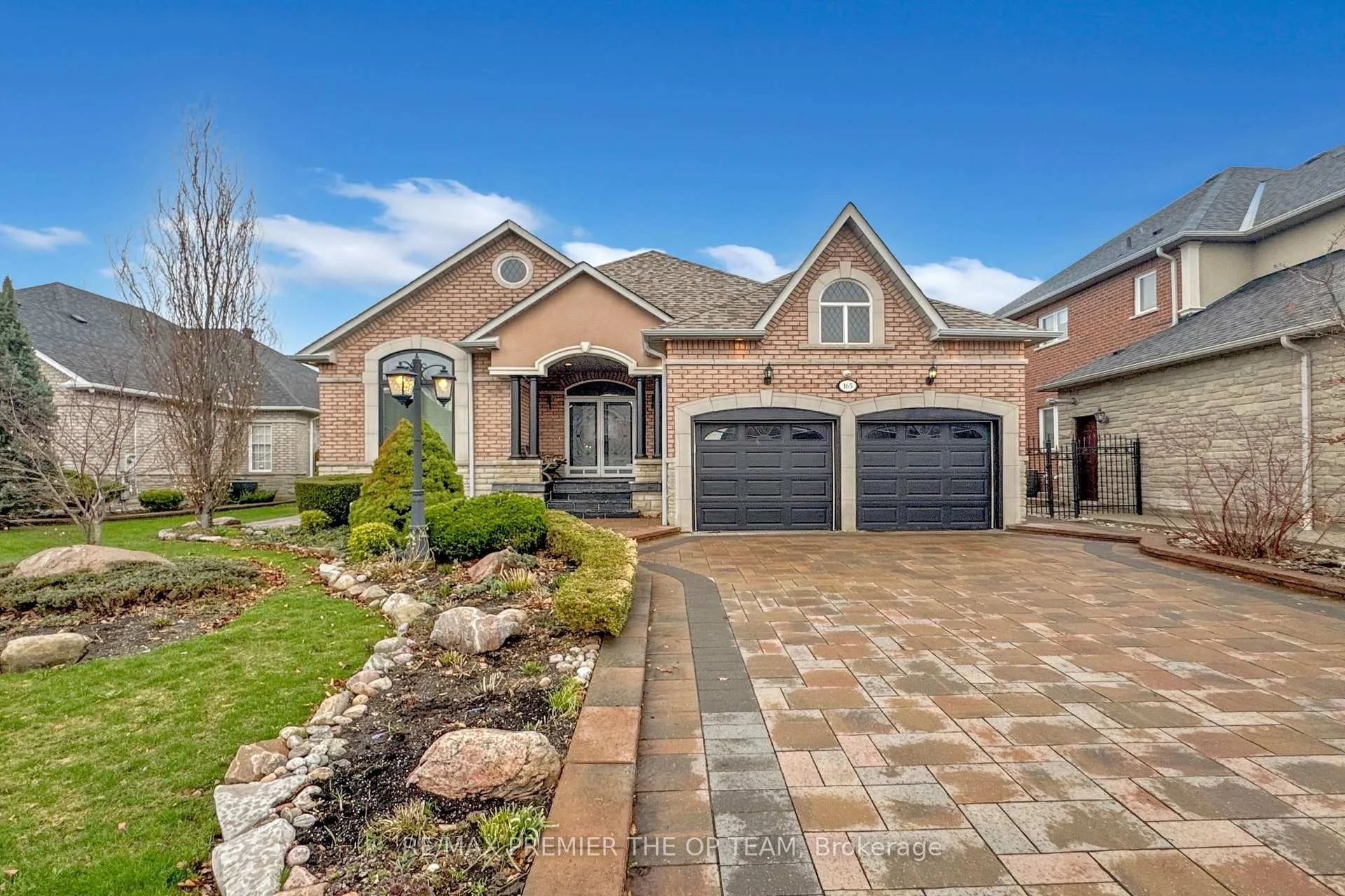 Photo 3 of 165 Novaview Crescent, Vaughan, East Woodbridge — HOMEH