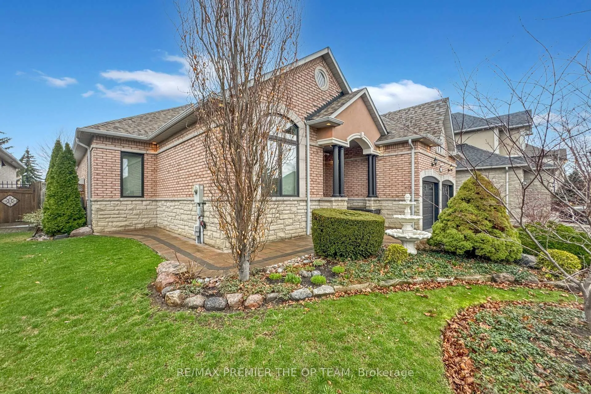 Photo 4 of 165 Novaview Crescent, Vaughan, East Woodbridge — HOMEH