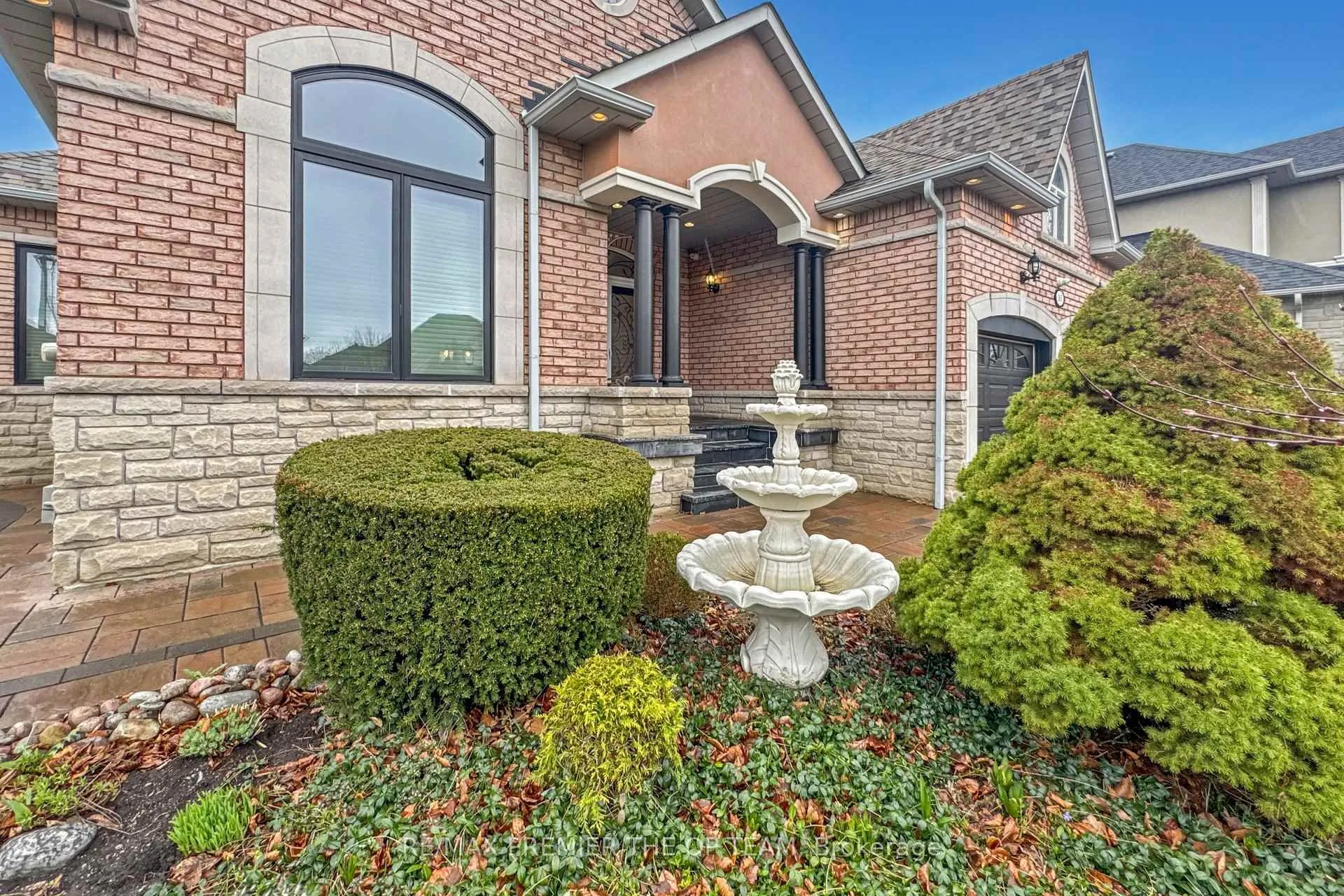 Photo 5 of 165 Novaview Crescent, Vaughan, East Woodbridge — HOMEH