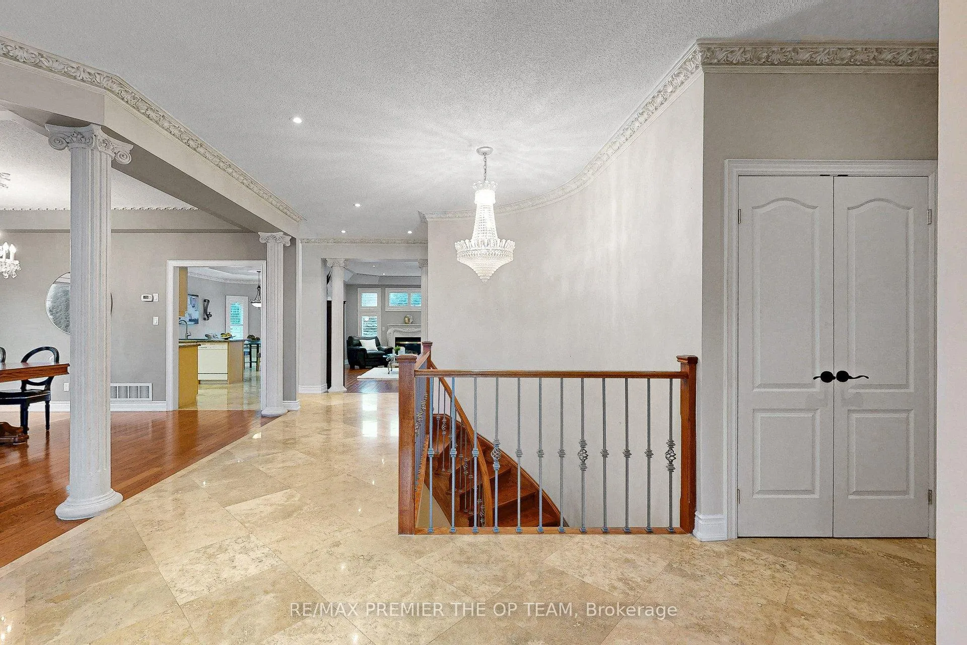 Photo 9 of 165 Novaview Crescent, Vaughan, East Woodbridge — HOMEH