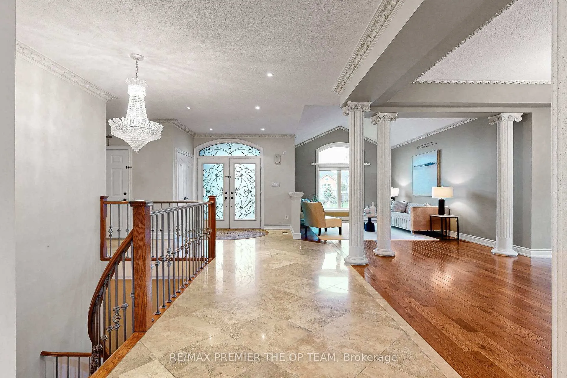 Photo 10 of 165 Novaview Crescent, Vaughan, East Woodbridge — HOMEH