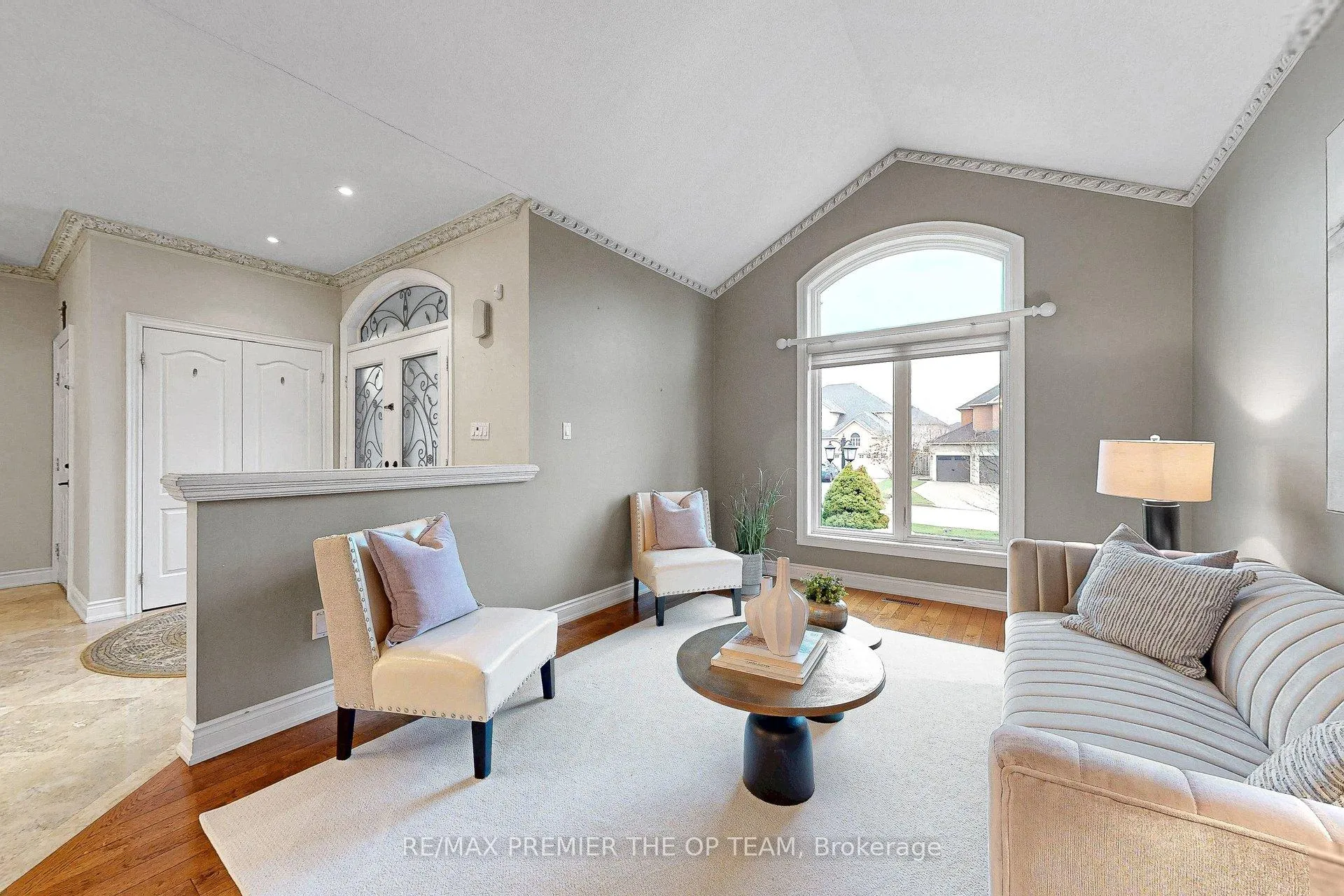 Photo 12 of 165 Novaview Crescent, Vaughan, East Woodbridge — HOMEH