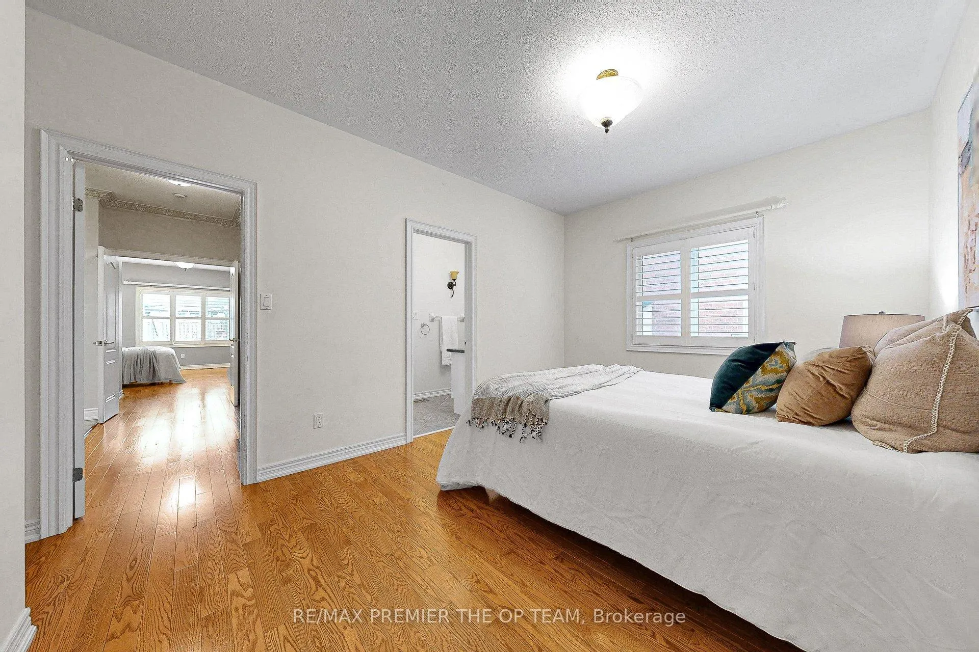 Photo 37 of 165 Novaview Crescent, Vaughan, East Woodbridge — HOMEH