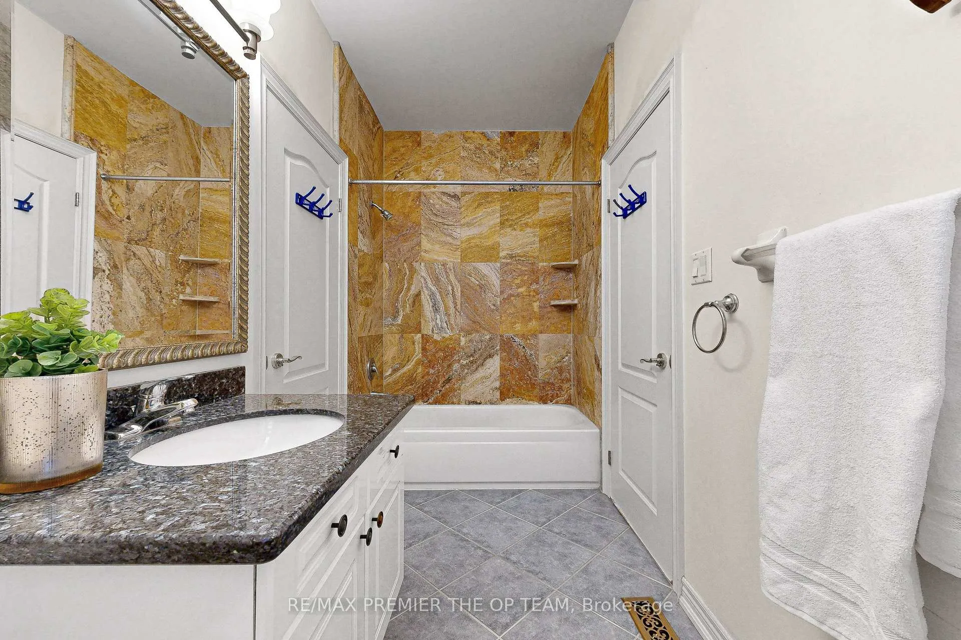 Photo 39 of 165 Novaview Crescent, Vaughan, East Woodbridge — HOMEH