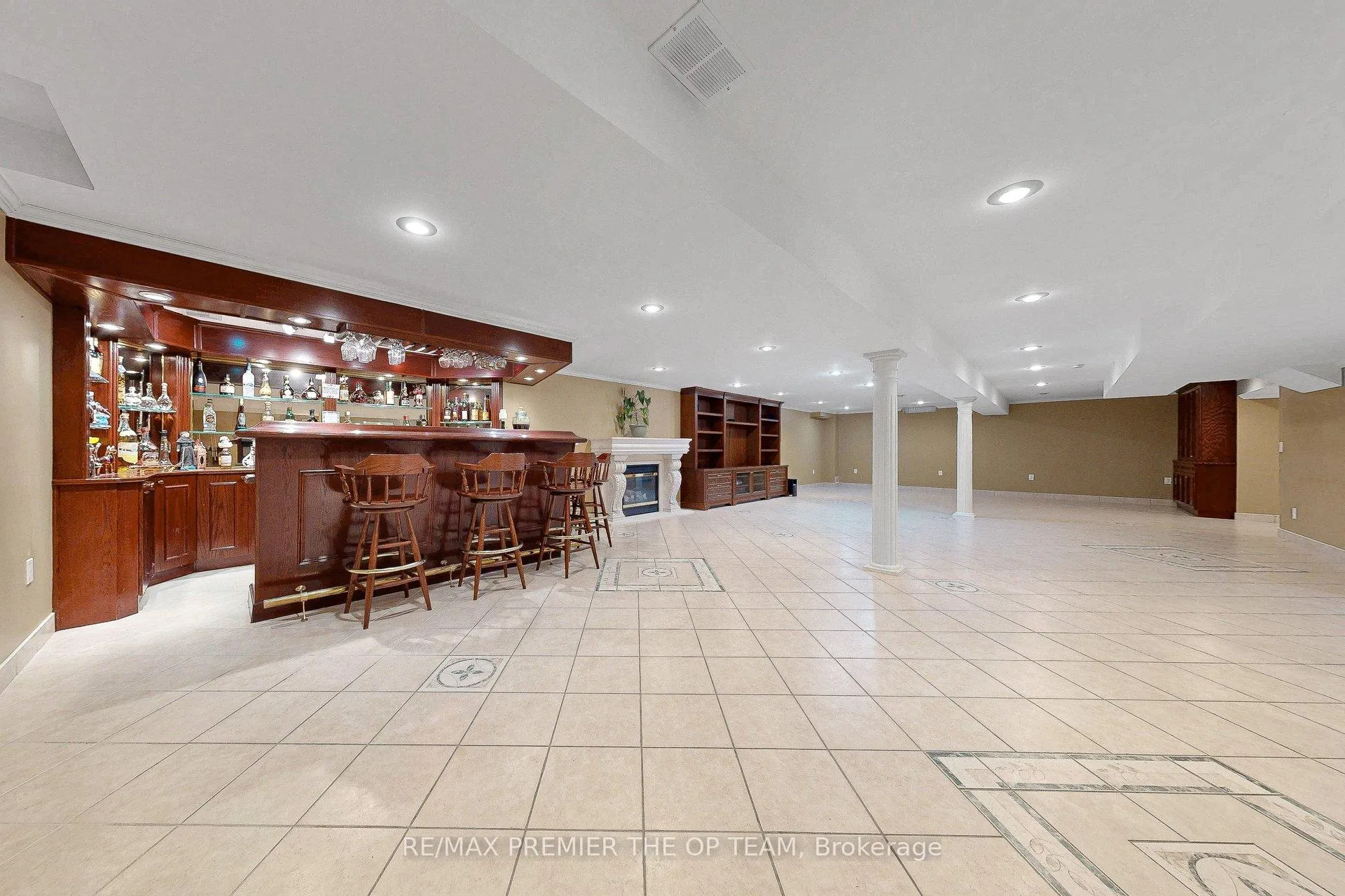 Photo 41 of 165 Novaview Crescent, Vaughan, East Woodbridge — HOMEH