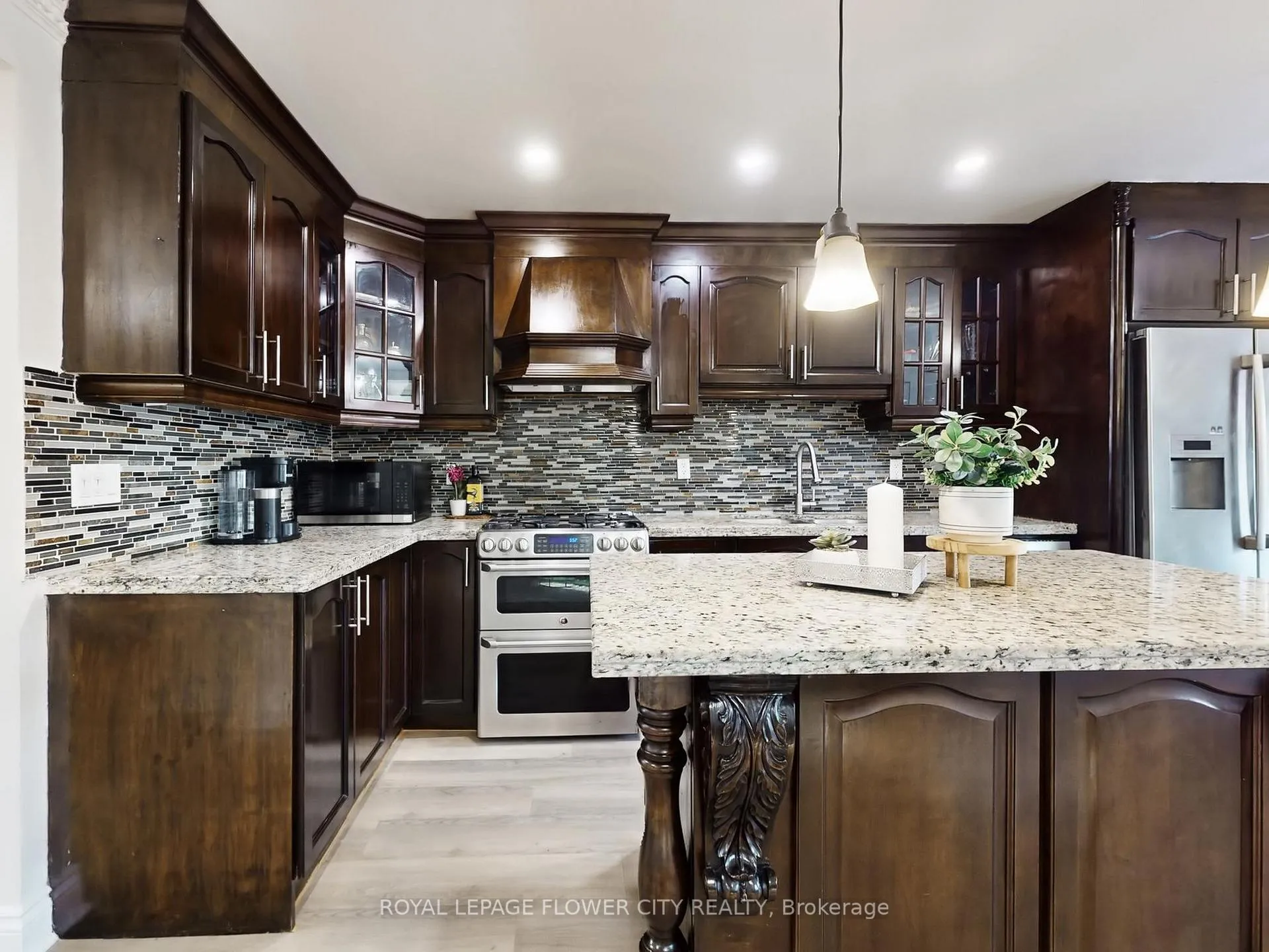 Photo 8 of 29 Glenmore Drive, Whitby, Downtown Whitby — HOMEH