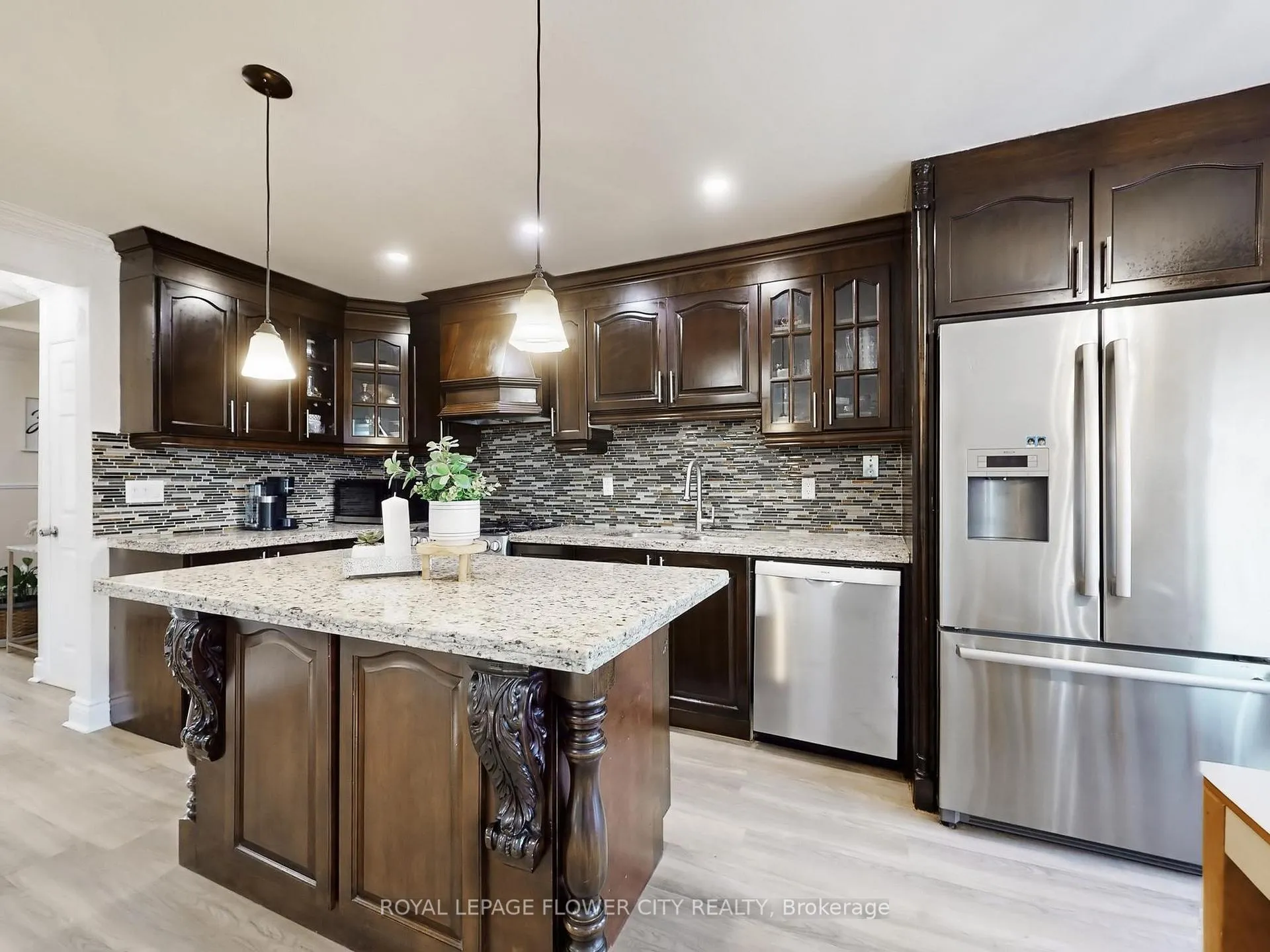 Photo 9 of 29 Glenmore Drive, Whitby, Downtown Whitby — HOMEH
