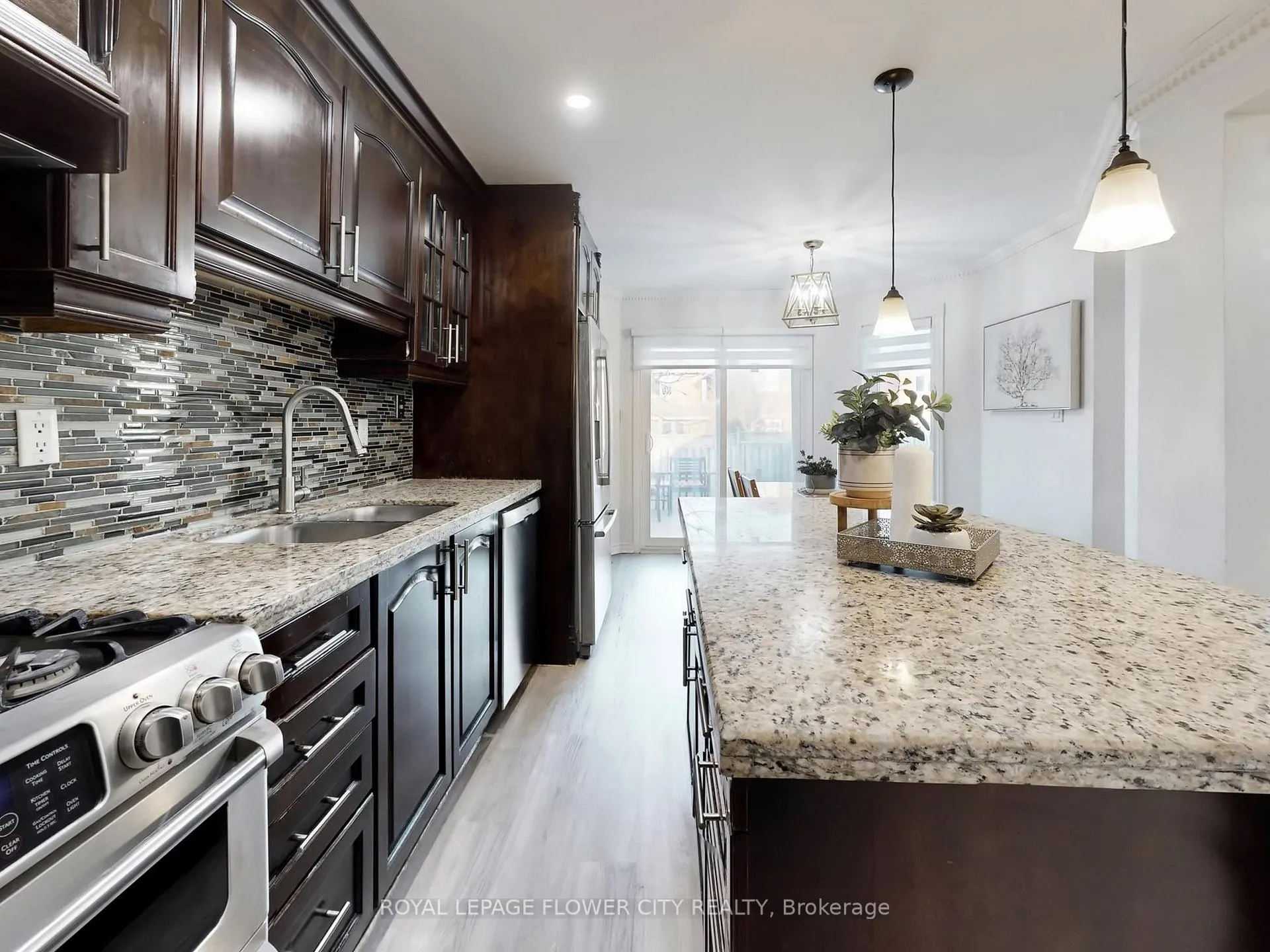 Photo 11 of 29 Glenmore Drive, Whitby, Downtown Whitby — HOMEH