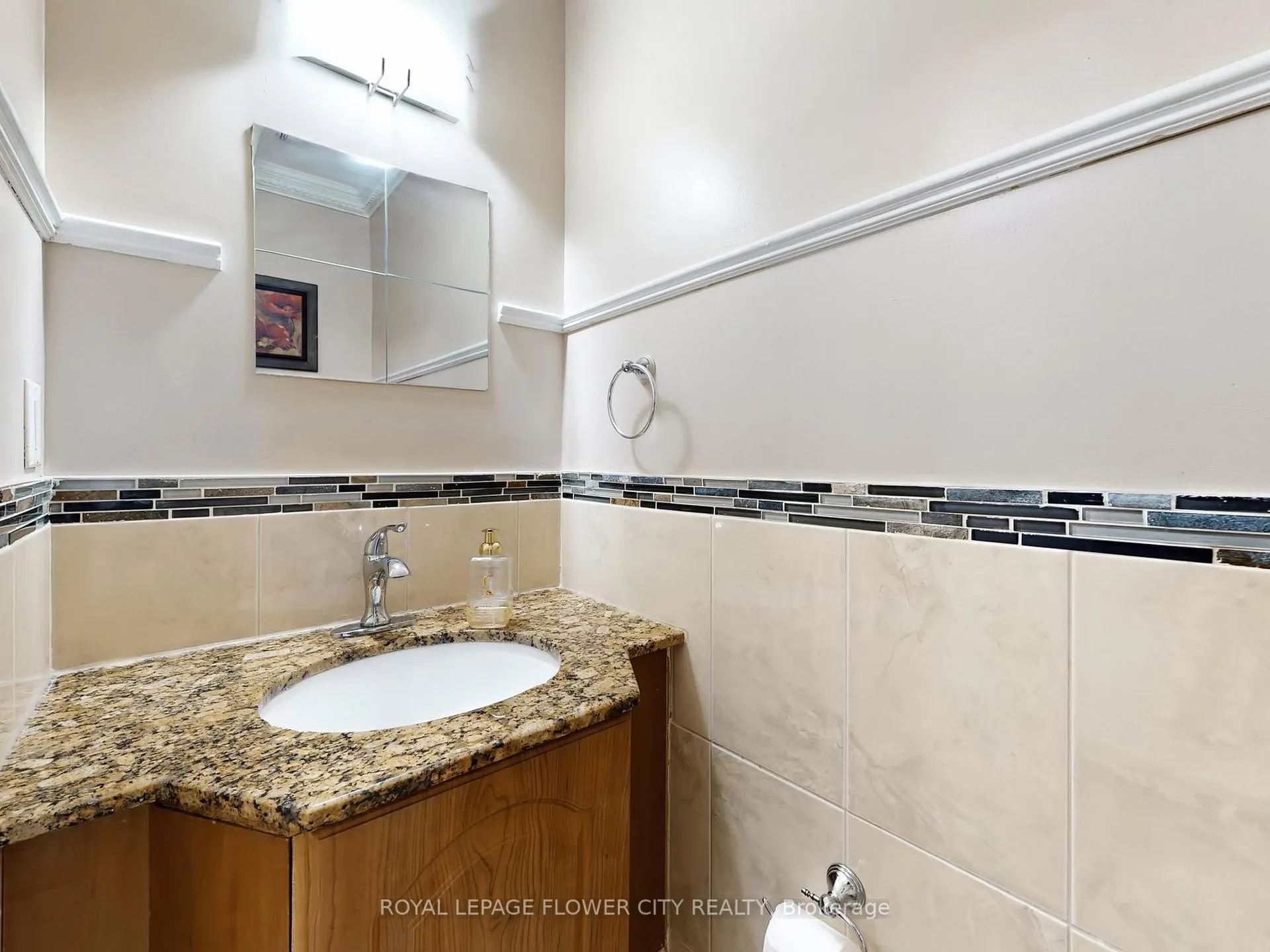Photo 16 of 29 Glenmore Drive, Whitby, Downtown Whitby — HOMEH