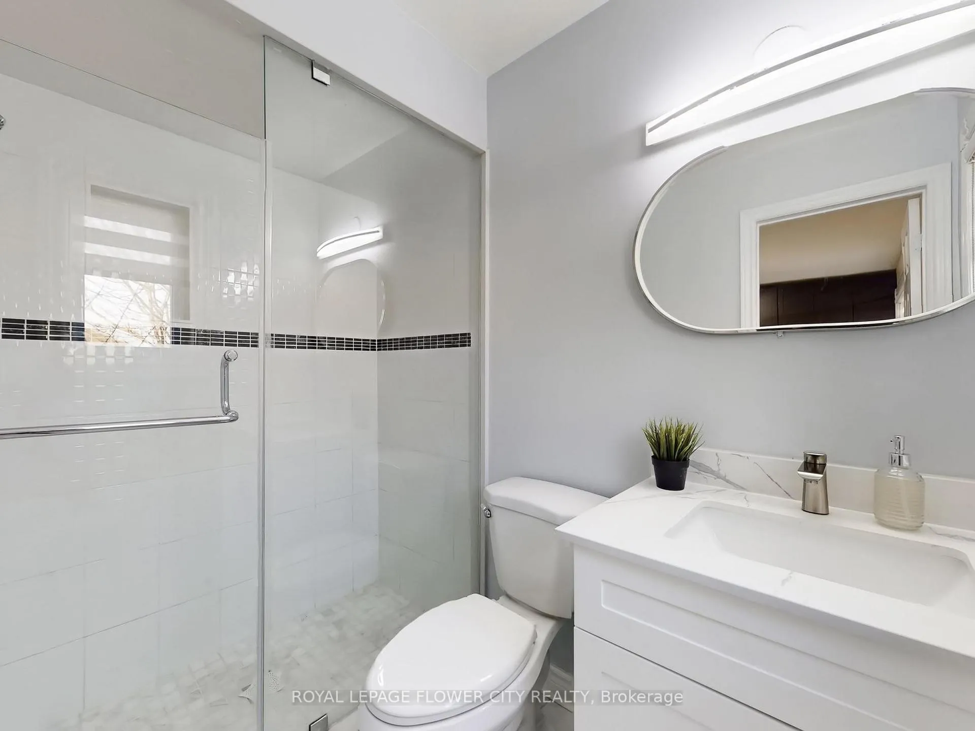 Photo 21 of 29 Glenmore Drive, Whitby, Downtown Whitby — HOMEH