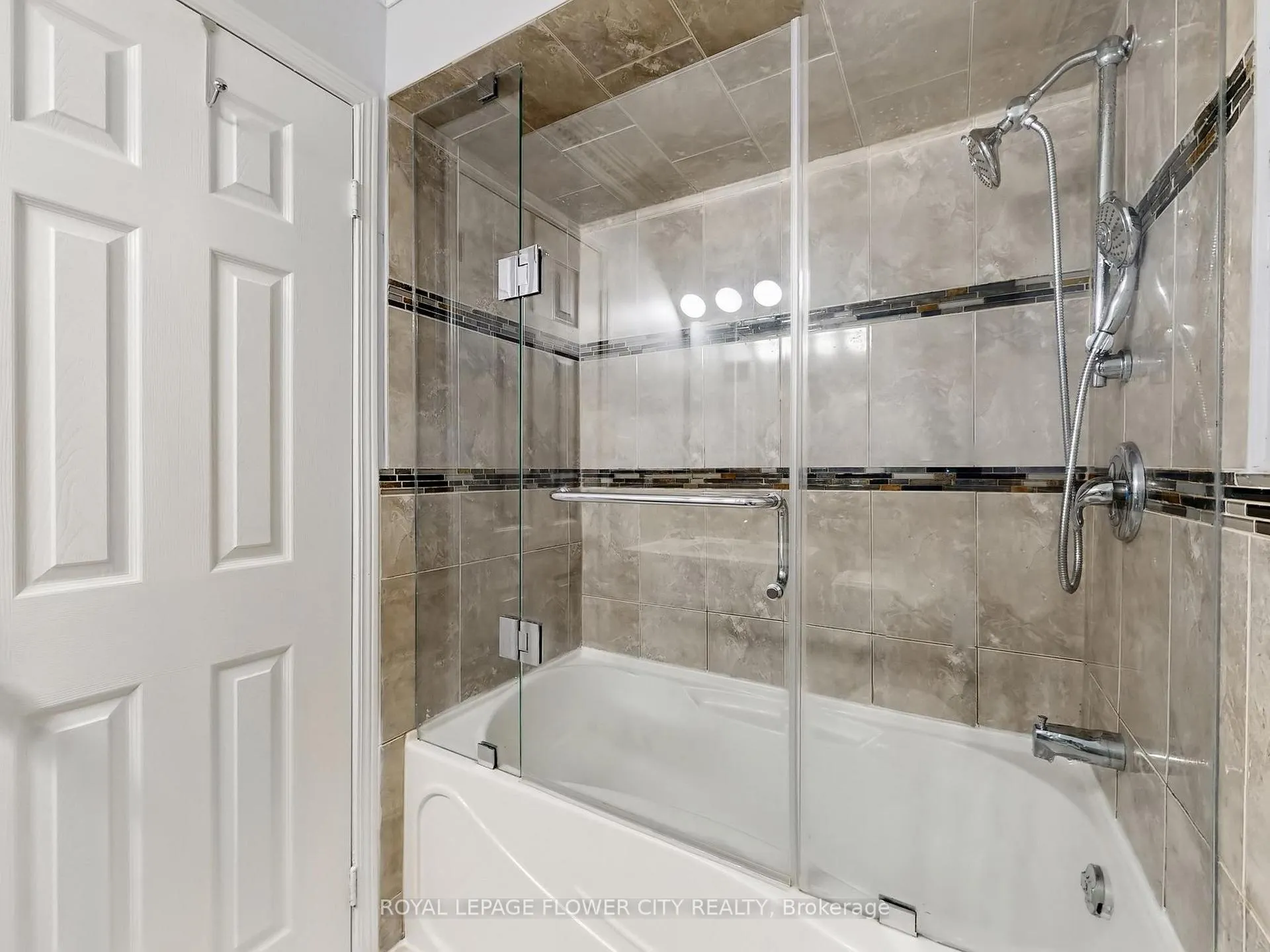 Photo 30 of 29 Glenmore Drive, Whitby, Downtown Whitby — HOMEH
