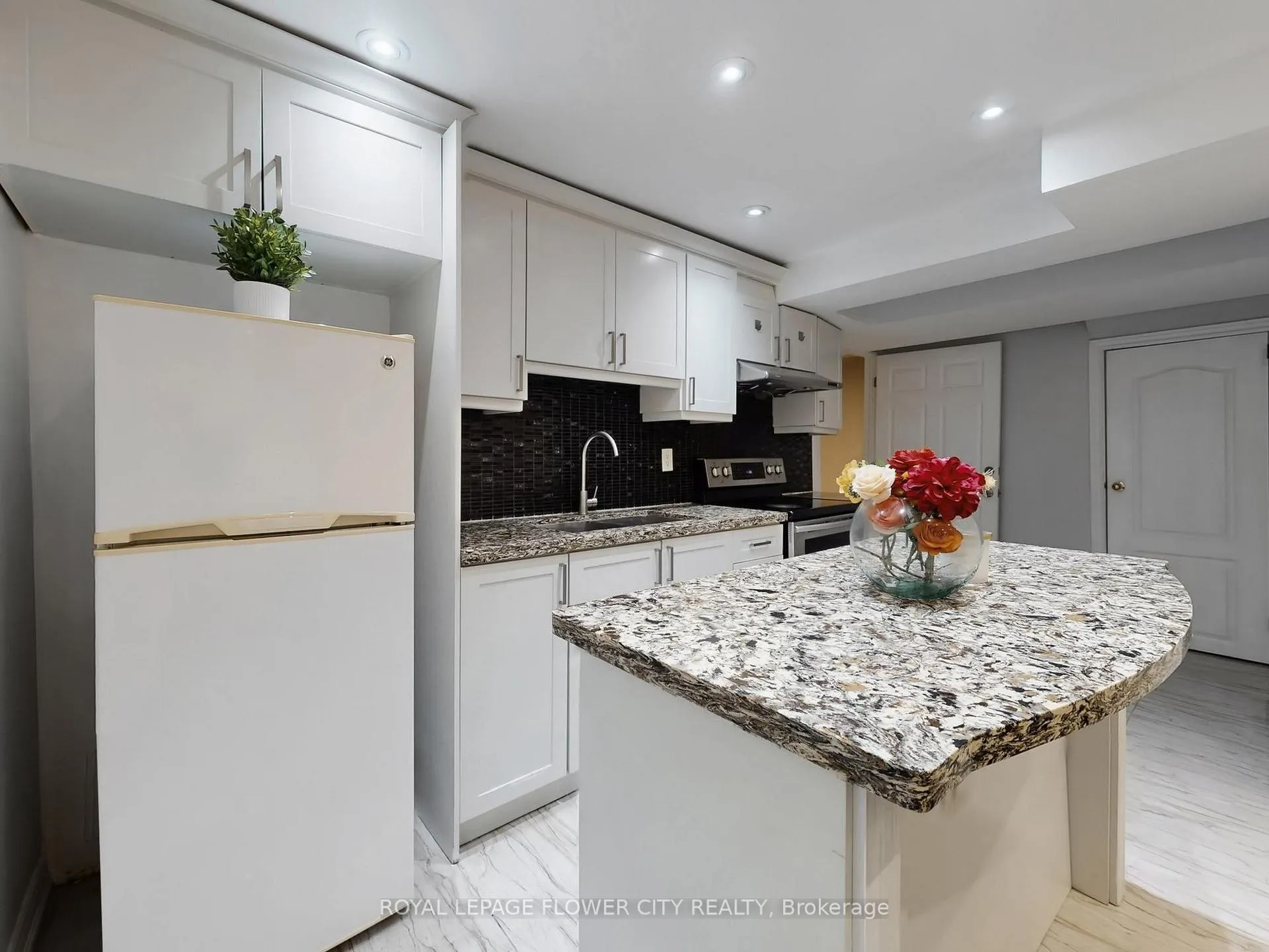 Photo 37 of 29 Glenmore Drive, Whitby, Downtown Whitby — HOMEH