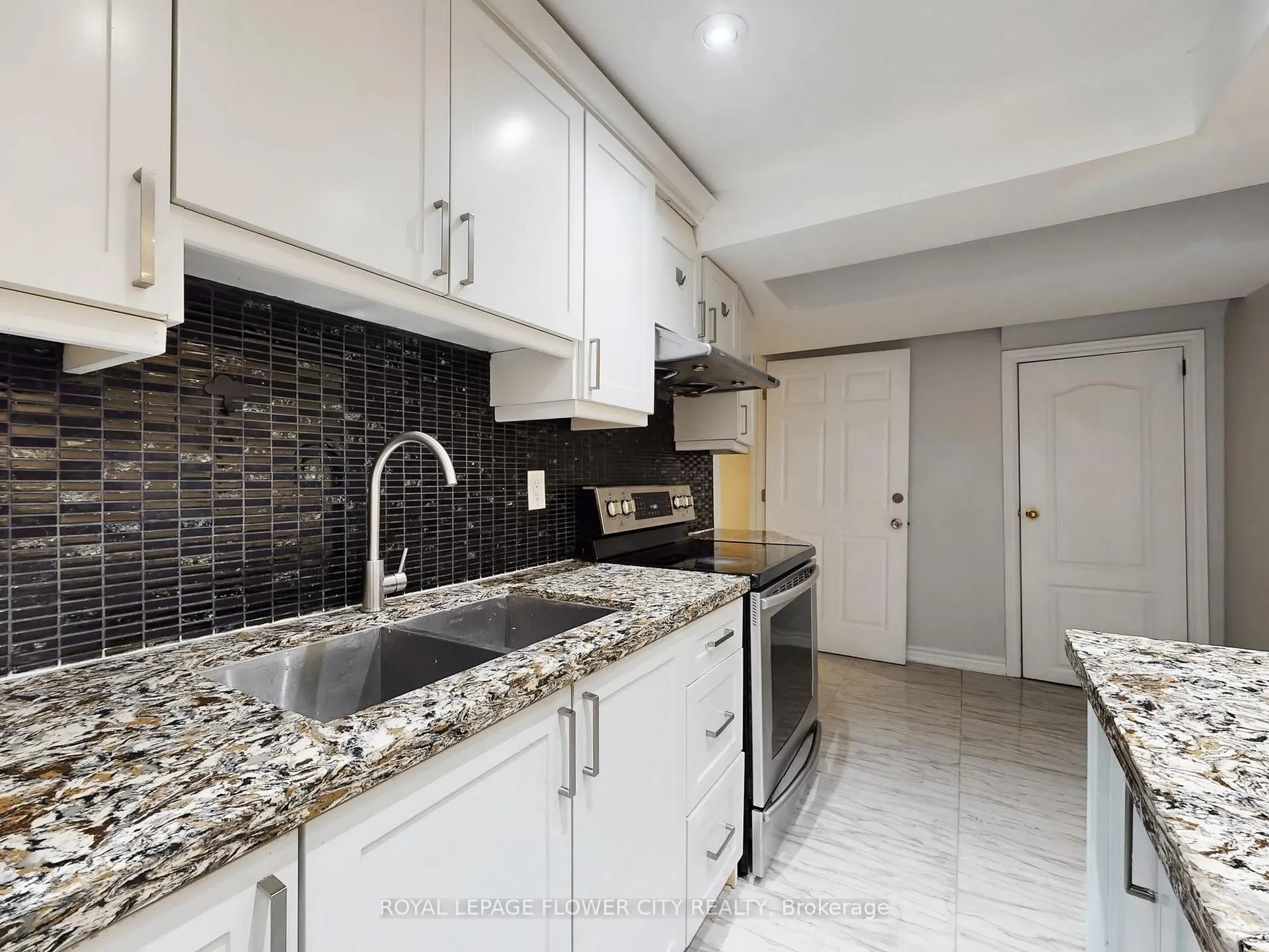 Photo 39 of 29 Glenmore Drive, Whitby, Downtown Whitby — HOMEH