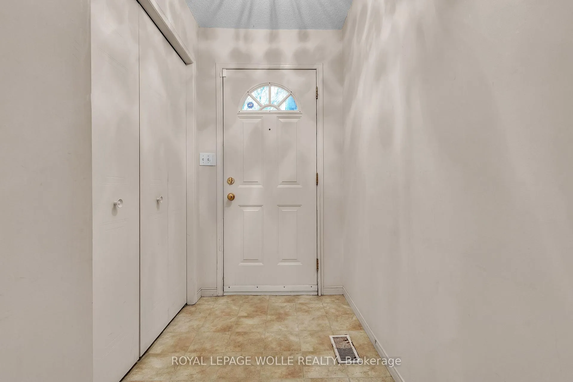 Photo 9 of 26 Roehampton Crescent, Guelph, Pineridge/Westminster Woods — HOMEH
