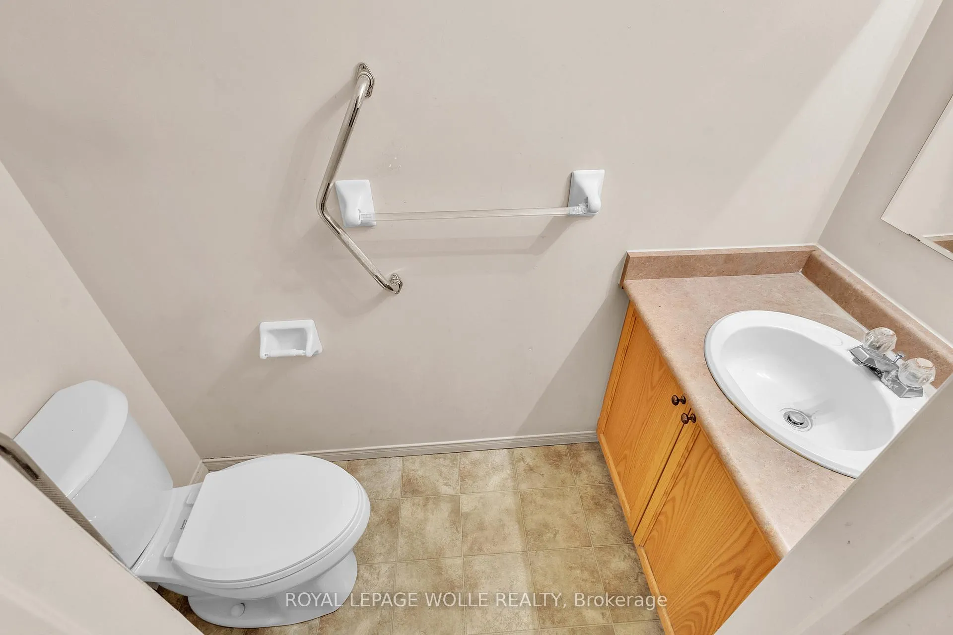 Photo 11 of 26 Roehampton Crescent, Guelph, Pineridge/Westminster Woods — HOMEH