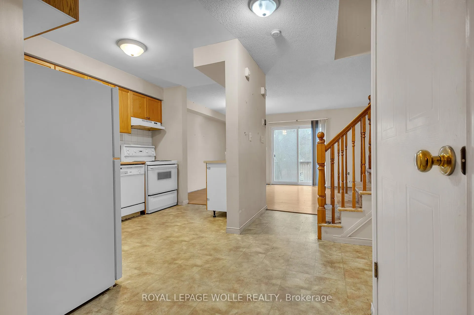 Photo 12 of 26 Roehampton Crescent, Guelph, Pineridge/Westminster Woods — HOMEH