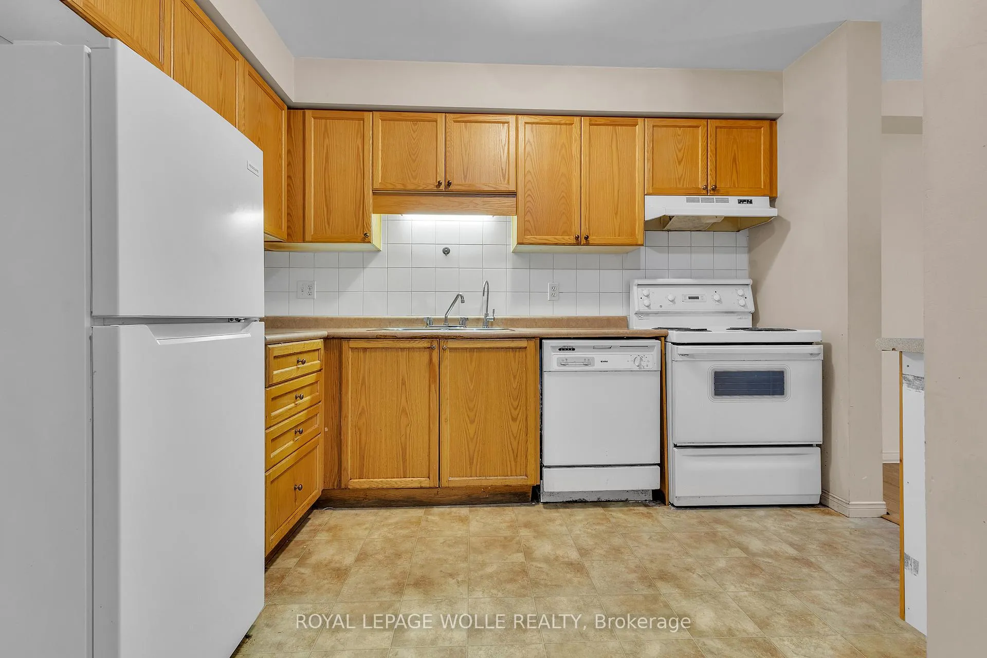 Photo 13 of 26 Roehampton Crescent, Guelph, Pineridge/Westminster Woods — HOMEH