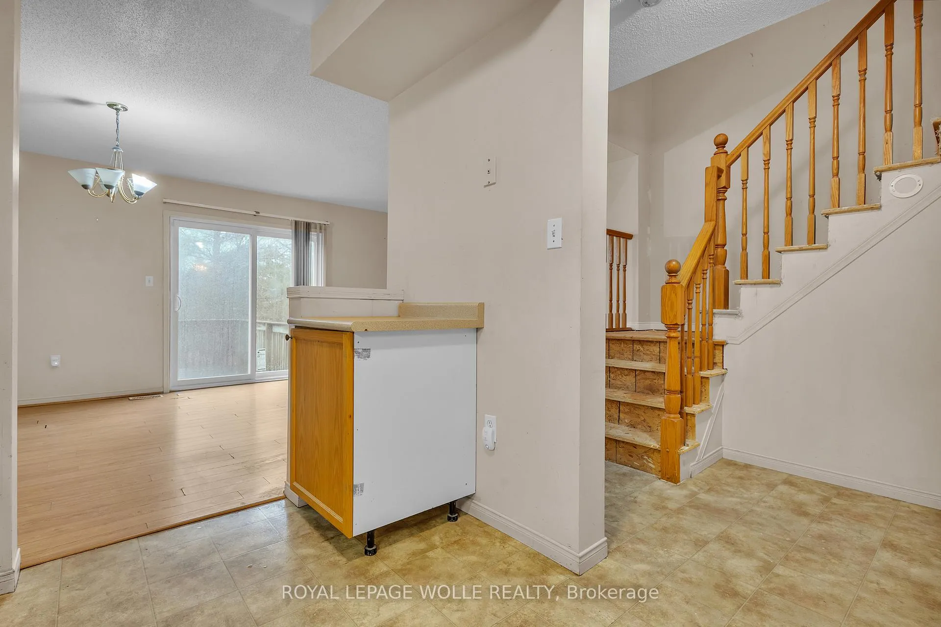 Photo 14 of 26 Roehampton Crescent, Guelph, Pineridge/Westminster Woods — HOMEH