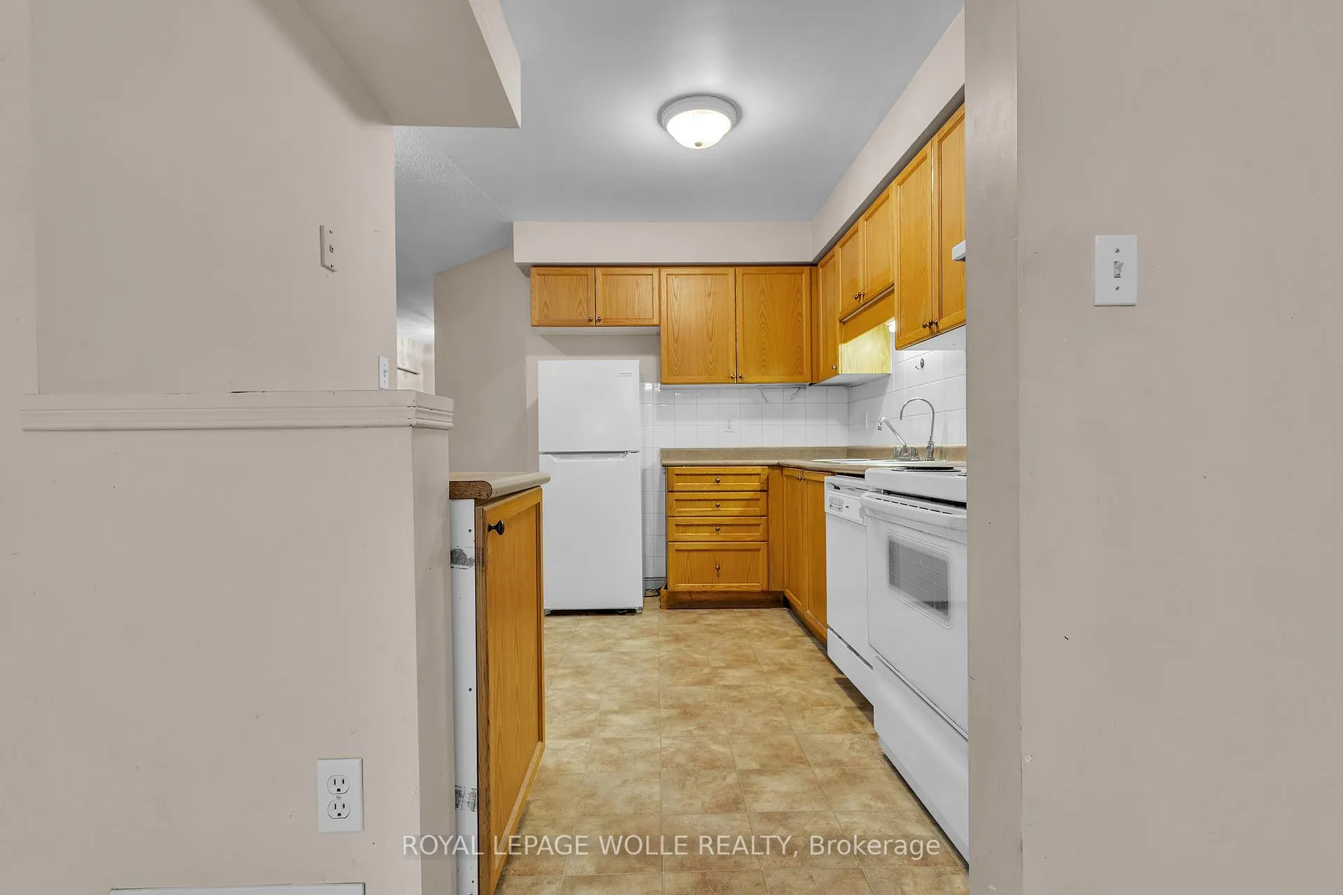 Photo 15 of 26 Roehampton Crescent, Guelph, Pineridge/Westminster Woods — HOMEH