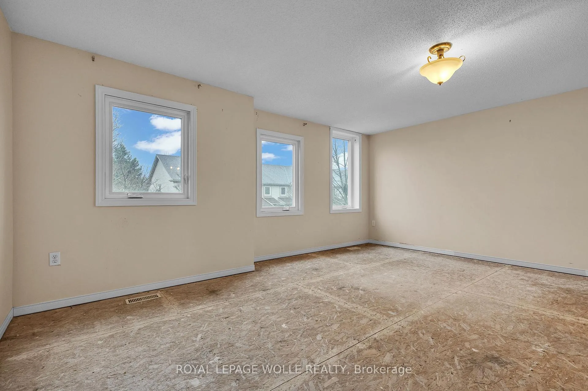 Photo 24 of 26 Roehampton Crescent, Guelph, Pineridge/Westminster Woods — HOMEH