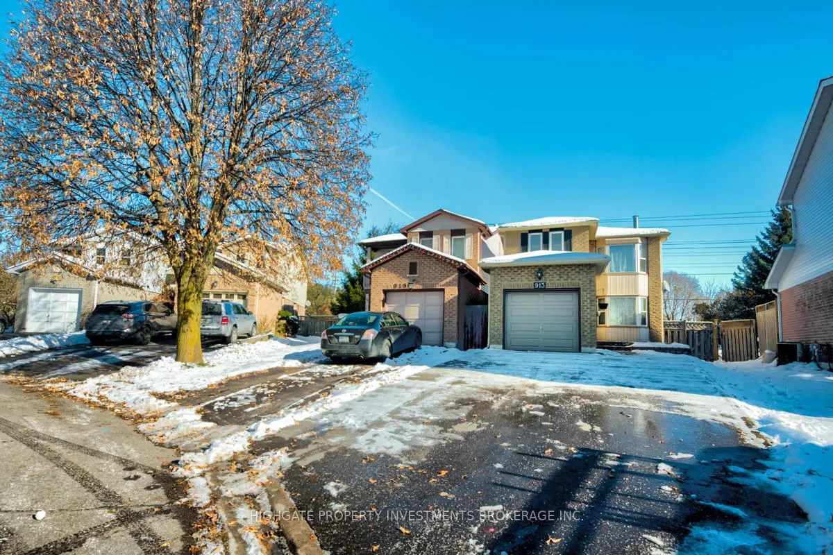 Photo 2 of 913 Dyer Court, Oshawa, Pinecrest — HOMEH
