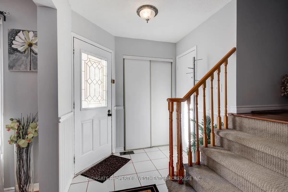 Photo 3 of 913 Dyer Court, Oshawa, Pinecrest — HOMEH