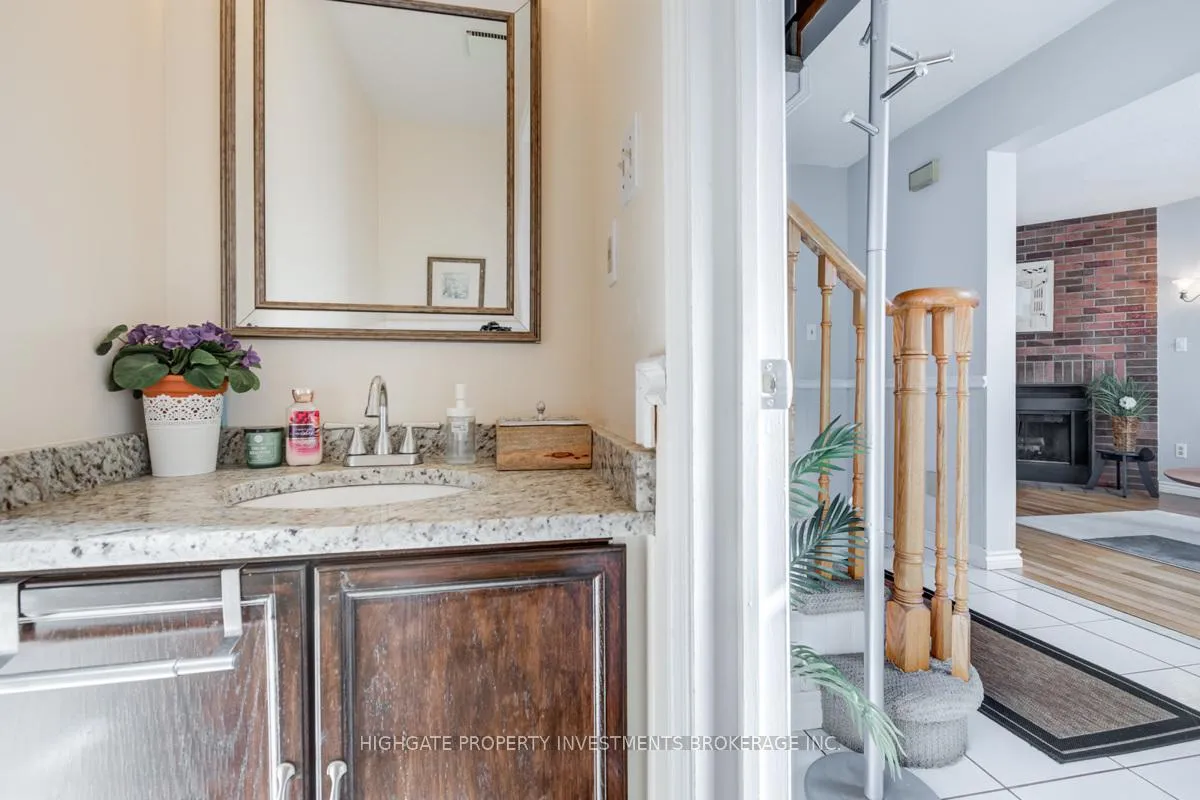 Photo 4 of 913 Dyer Court, Oshawa, Pinecrest — HOMEH
