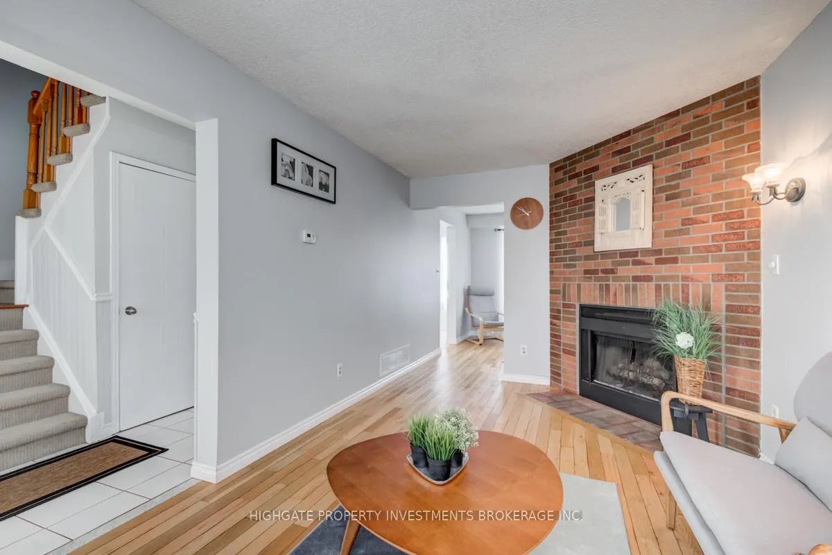 Photo 5 of 913 Dyer Court, Oshawa, Pinecrest — HOMEH
