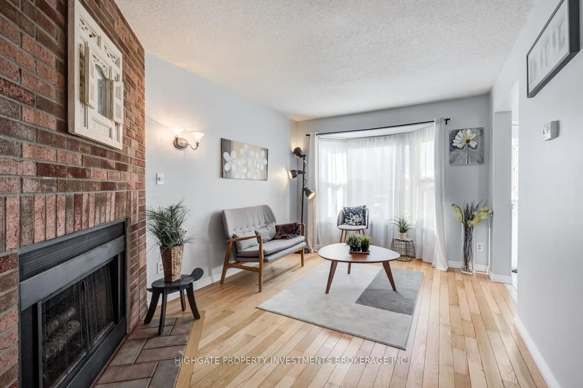 Photo 6 of 913 Dyer Court, Oshawa, Pinecrest — HOMEH