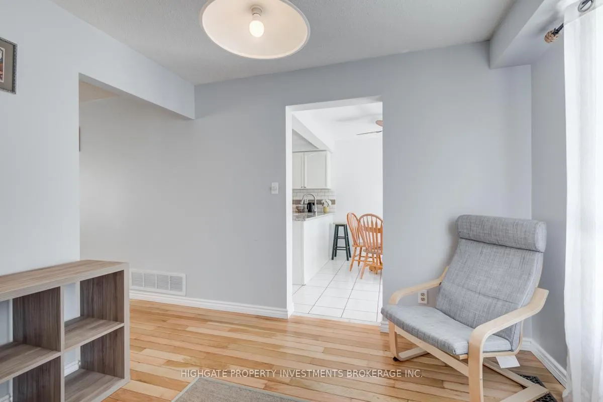 Photo 8 of 913 Dyer Court, Oshawa, Pinecrest — HOMEH