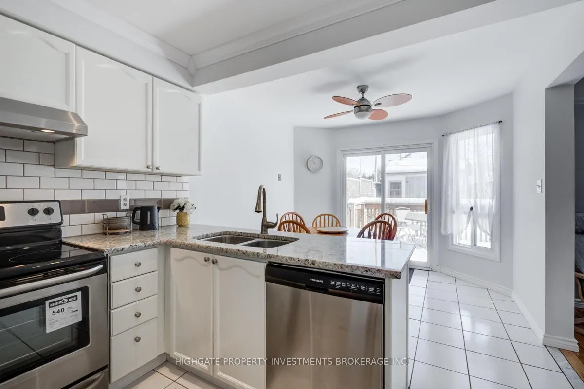 Photo 9 of 913 Dyer Court, Oshawa, Pinecrest — HOMEH