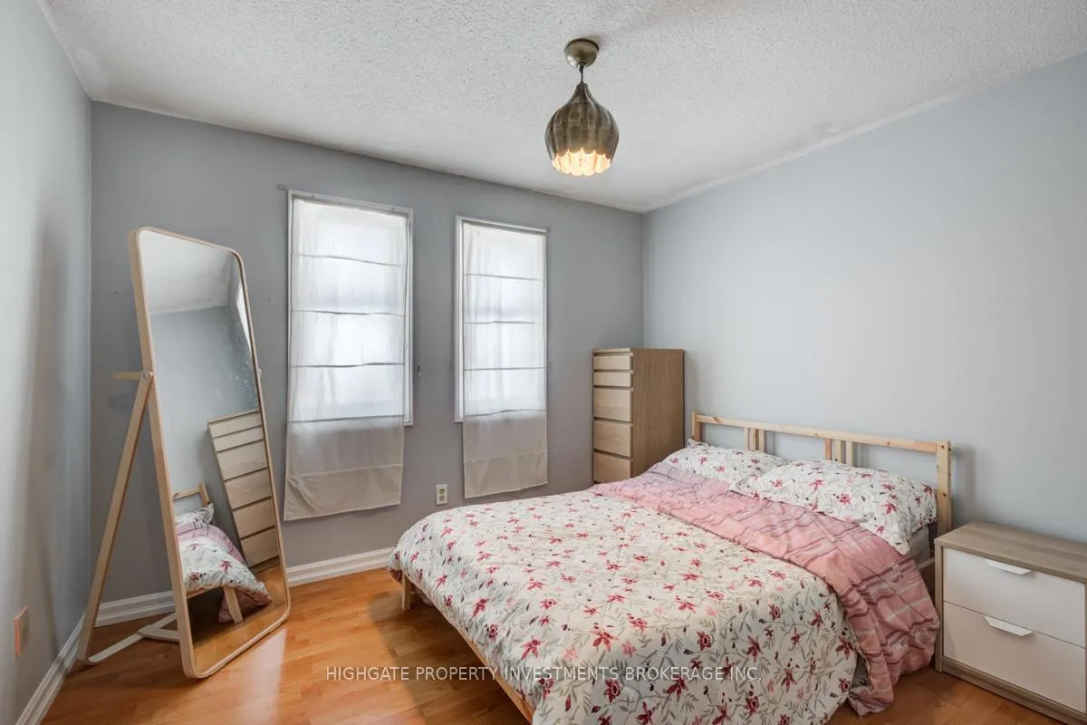 Photo 12 of 913 Dyer Court, Oshawa, Pinecrest — HOMEH