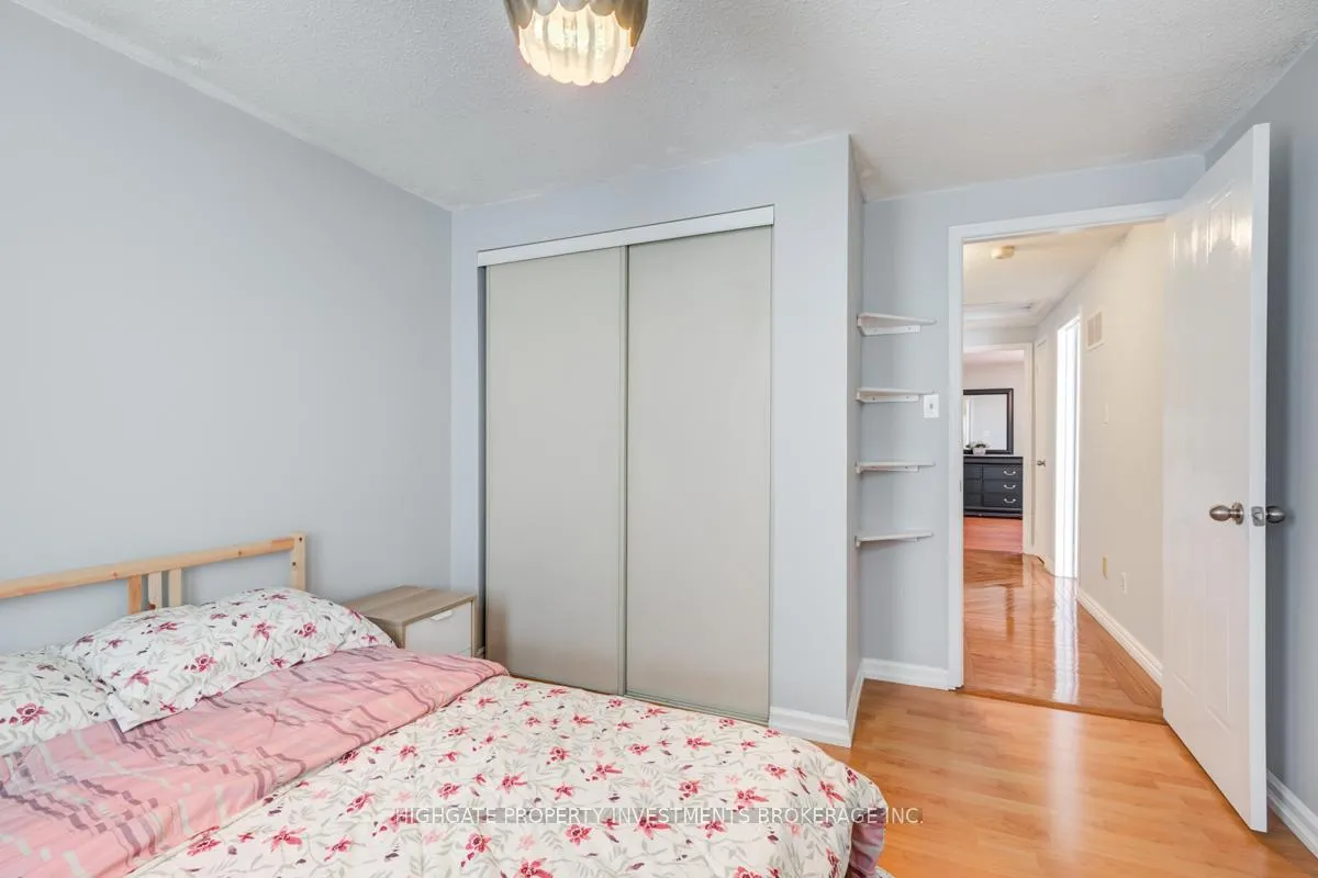 Photo 13 of 913 Dyer Court, Oshawa, Pinecrest — HOMEH