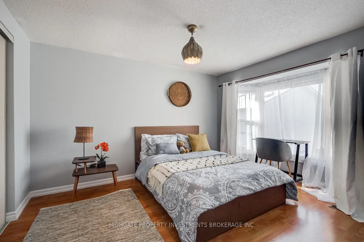 Photo 14 of 913 Dyer Court, Oshawa, Pinecrest — HOMEH