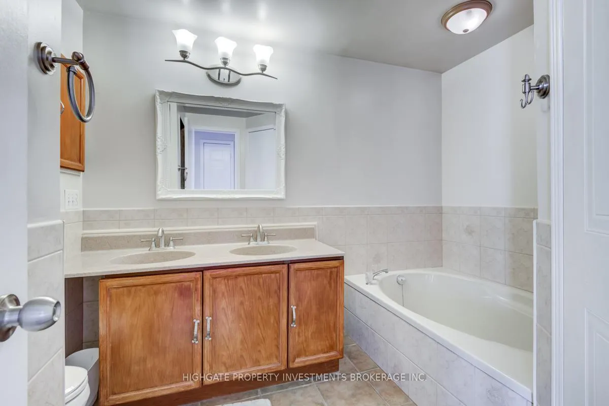 Photo 16 of 913 Dyer Court, Oshawa, Pinecrest — HOMEH